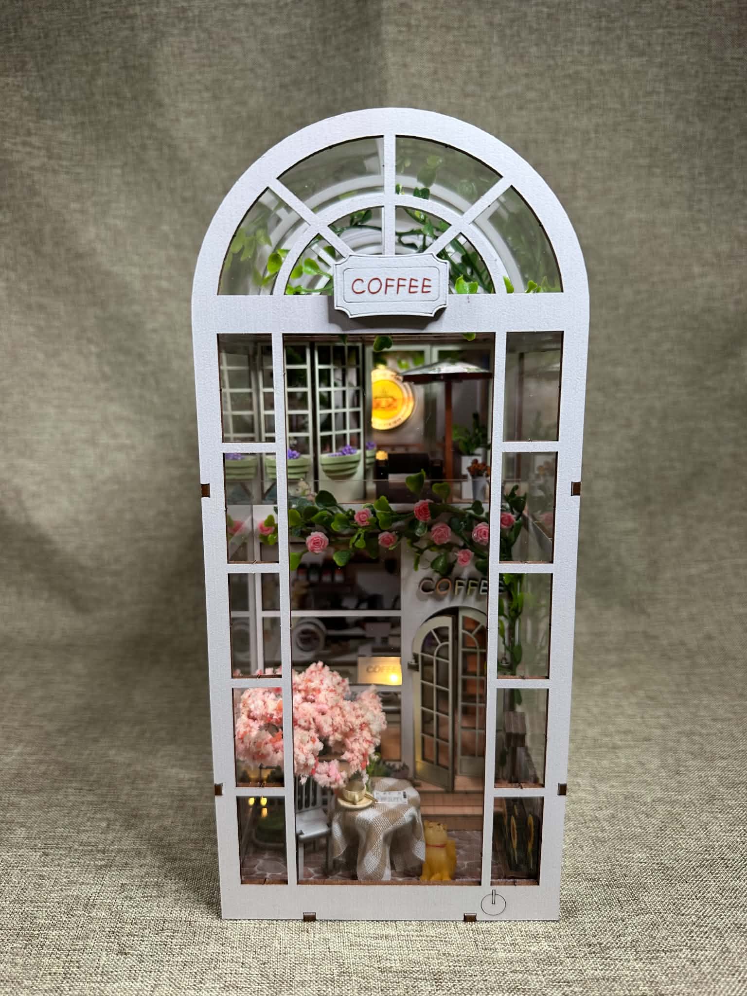 ASLOWSNAIL Coffee Garden (Sunshine Café) Review: A Book Nook You Can See Through